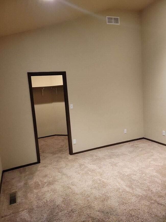 Building Photo - 236 Quincy St