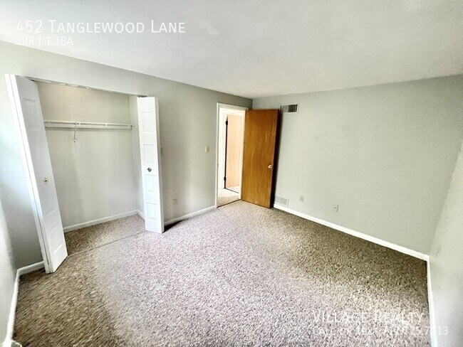 Building Photo - 452 Tanglewood Ln