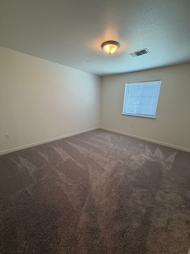 Building Photo - Beutiful Brand-New home for rent in Corcoran