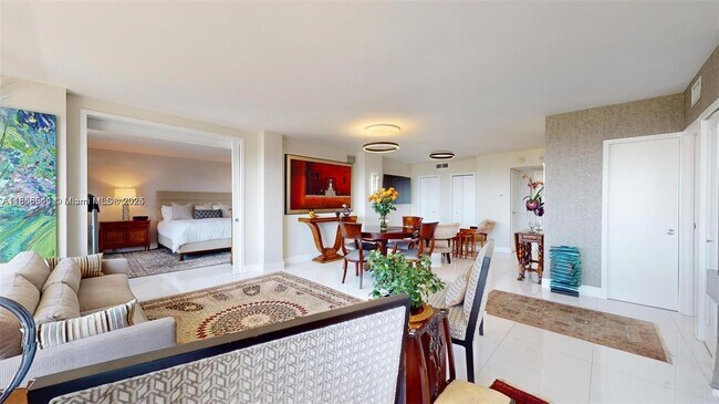 Building Photo - 3625 N Country Club Dr