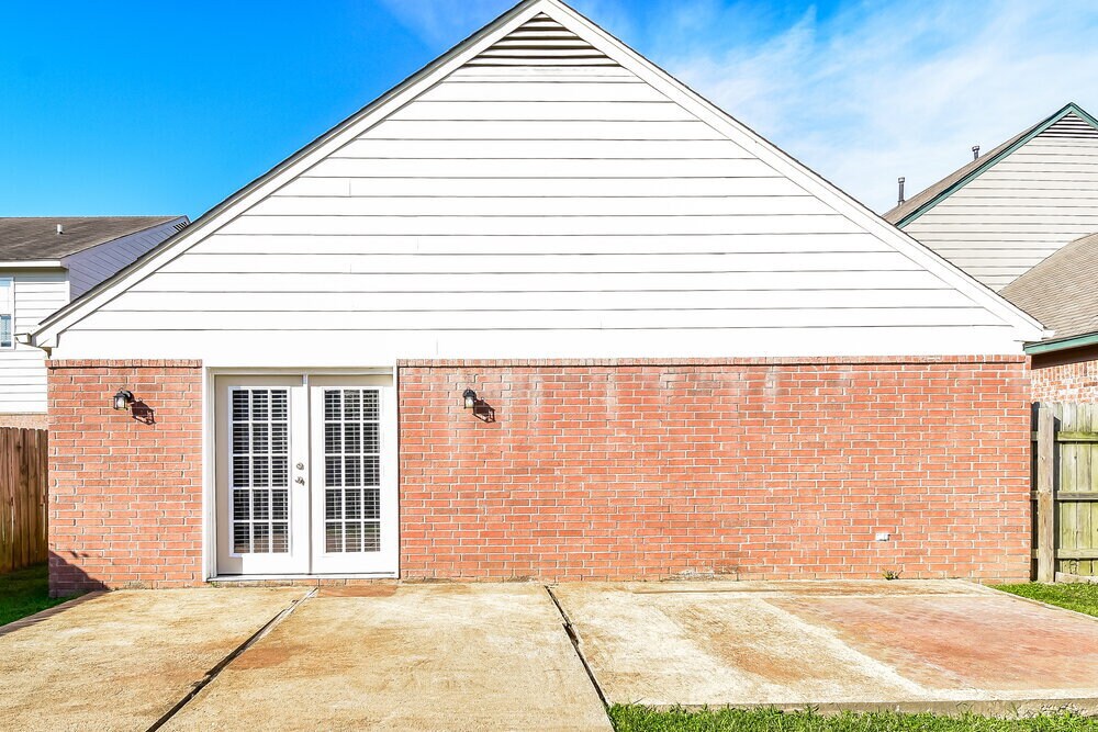 Building Photo - 7296 Green Ash Dr