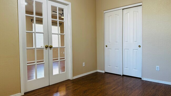 Building Photo - 839 E Las Colinas Pl