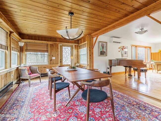 Building Photo - 10 Purdy Hollow Rd