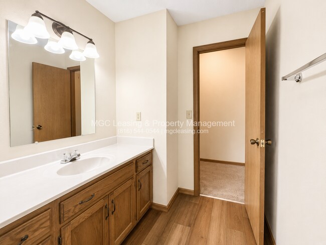 Building Photo - 3557-3563 NE Independence Cir