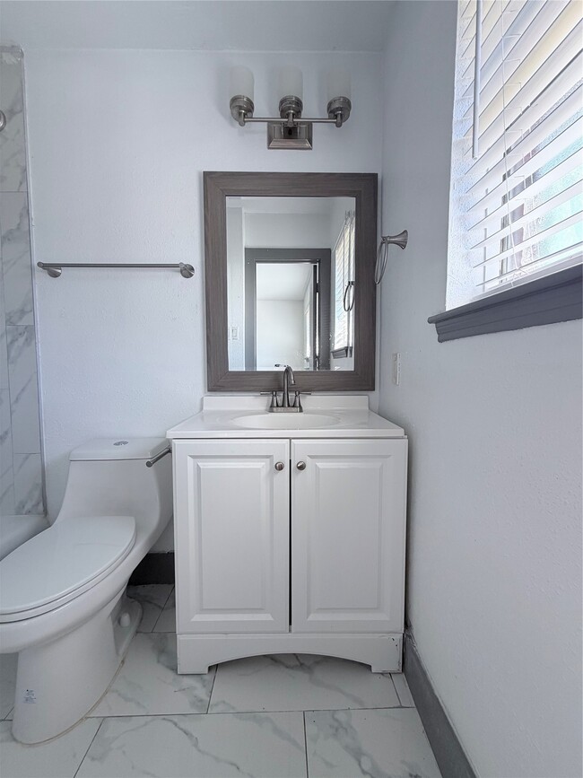 Building Photo - 9750 Guest St