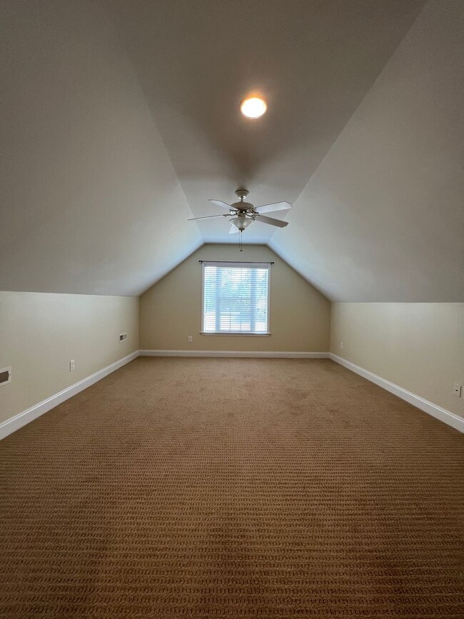 Building Photo - Upscale 3 to 4 BR home in The Willows at Leland. Two car garage, community pool!