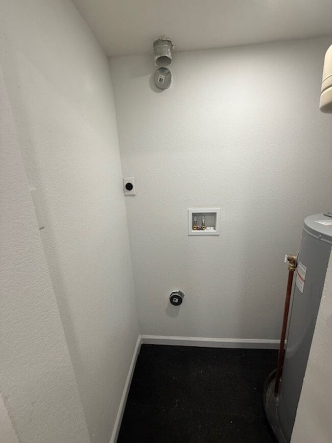 Building Photo - 15 Bluff Ct