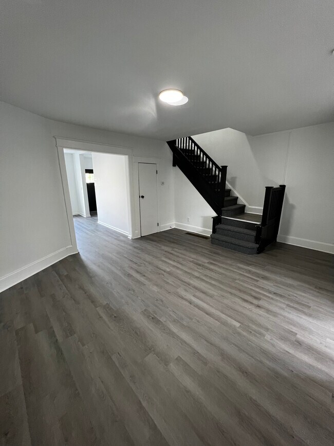 Building Photo - 933 McDowell Ave