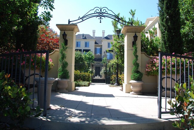 Building Photo - Wonderful 1 Bedroom in Irvine Watermarke C...
