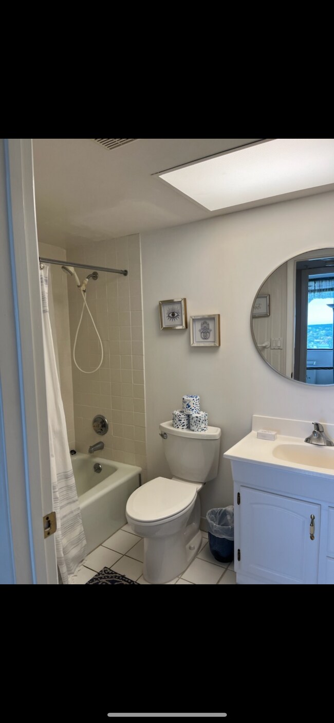 Building Photo - 255 Dolphin Point