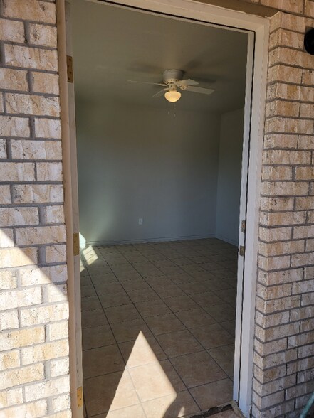 Building Photo - 136 Private Rd