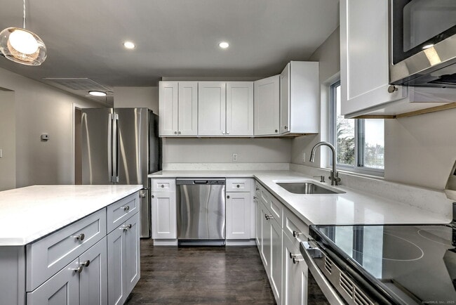 Building Photo - 800 Quinnipiac Ave