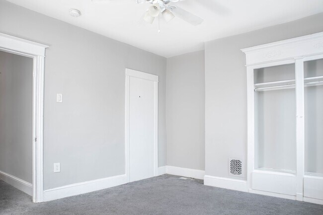 Building Photo - 2348 Moore St