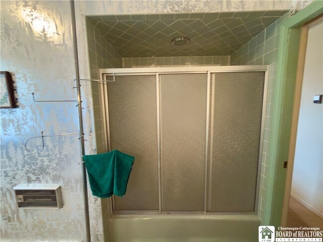 Building Photo - 32 Maple St