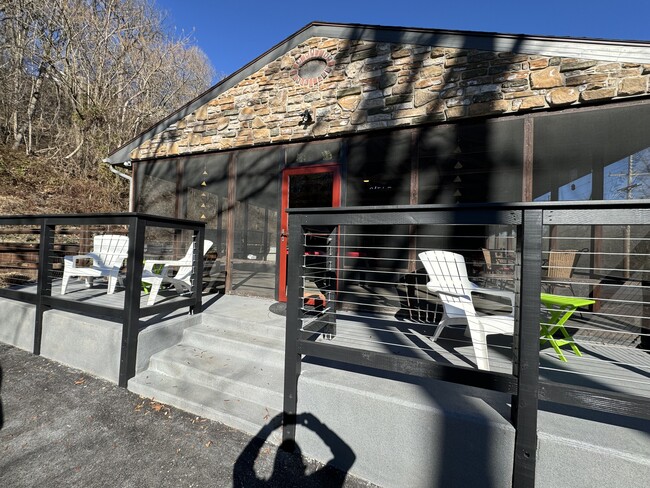 Building Photo - 312 Lehigh Dr