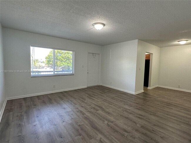 Building Photo - 1400 NE 56th St