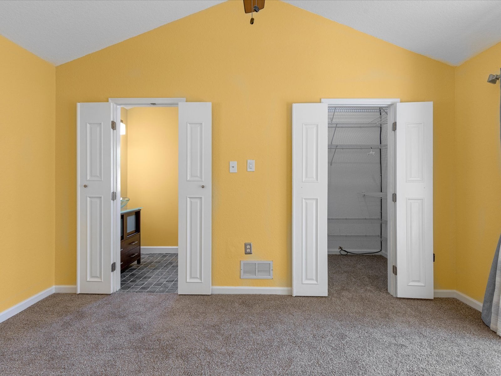 Master bedroom - 145 18th Ave SE