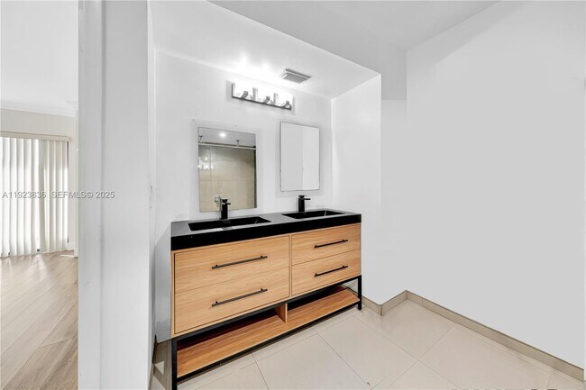 Building Photo - 6864 SW 114th Pl