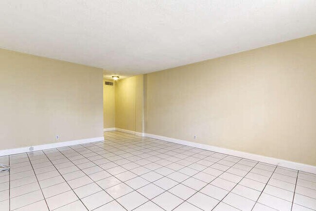 Building Photo - 917 N Flagler Dr