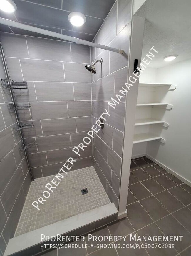 Building Photo - 4252 S Midland Dr