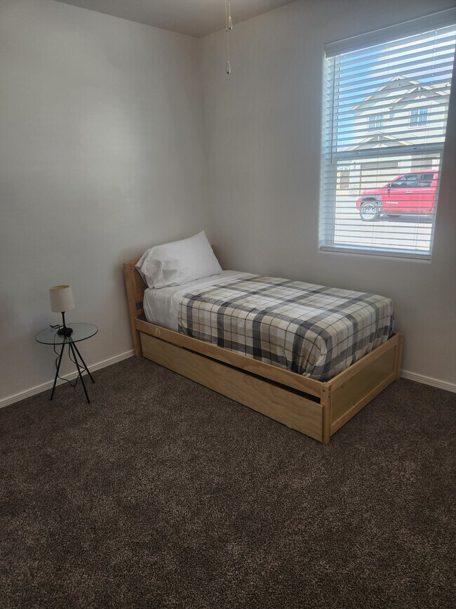 Building Photo - 3098 Gladstone St