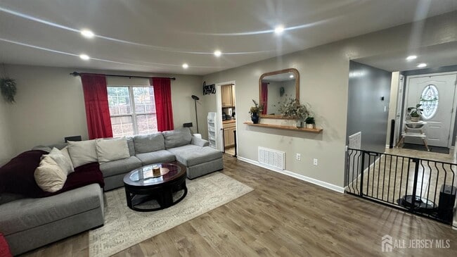 Building Photo - 8 Cosgrove Ct