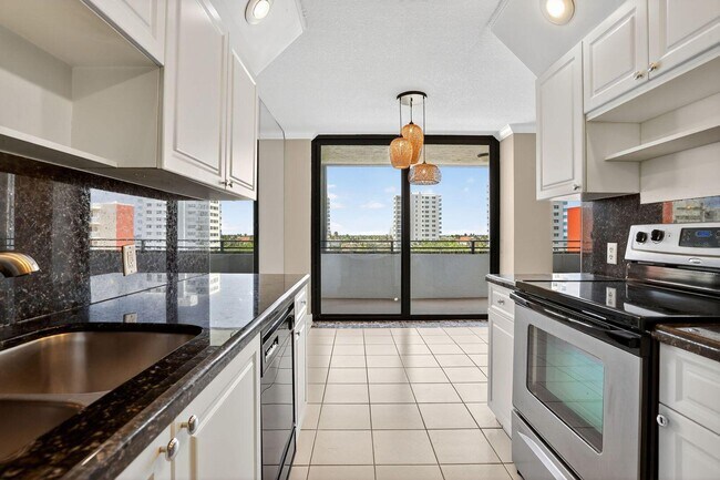 Building Photo - 1500 N Ocean Blvd