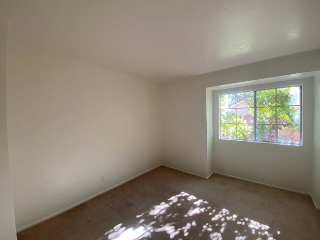 Building Photo - Walking Distance to Girsh Park - 3+2.5 COND - 2 CAR GARAGE - Pool - Hot Tub