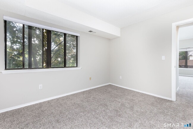 Building Photo - 25 Stanley St