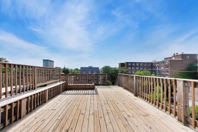 Building Photo - 3330 S Indiana Ave