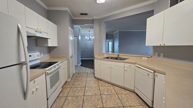 Building Photo - Mosaic At Millenia A Condo