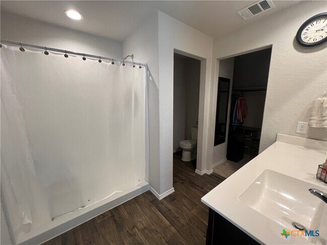 Building Photo - 809 Margay Lp