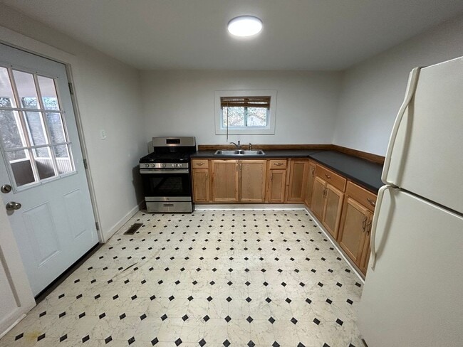 Building Photo - Renovated 3/1 House in South Rome- $1,100