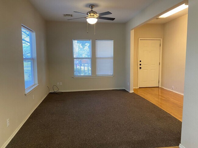 Building Photo - 3 BEDROOM, NEAR SCOTT AND WHITE