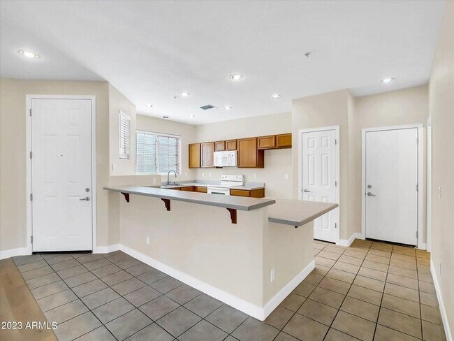 Building Photo - 1330 S Aaron