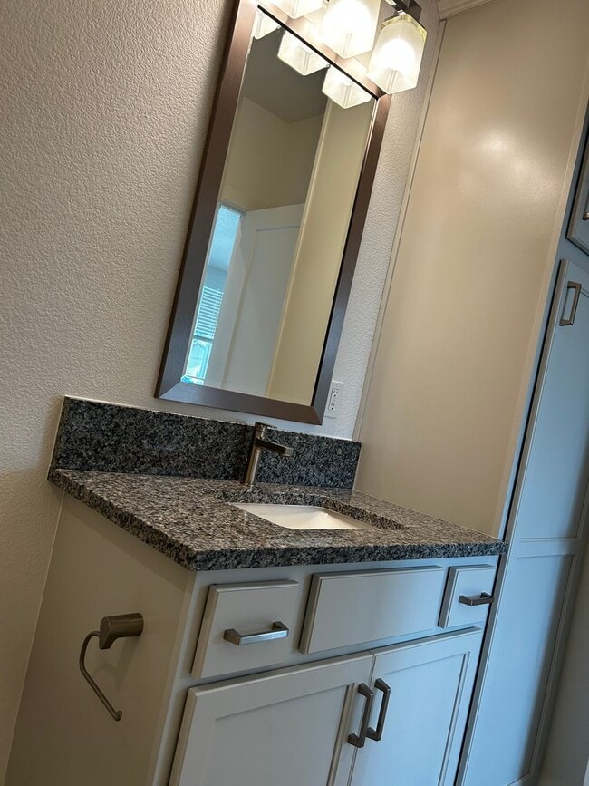 Building Photo - 1 BED 1 BATH JR ADU 2 months Free rent is applied to the 2nd month and the last month.