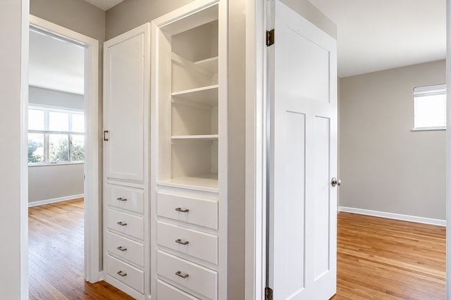 Building Photo - Gorgeous 4-Bed Gem in Denver with Granite Accents, Cozy Fireplace, & Finished Basement!