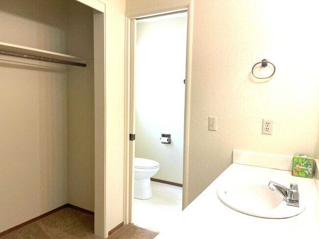 Building Photo - Golf course 3/2 home in Lake Wildwood, Pen...