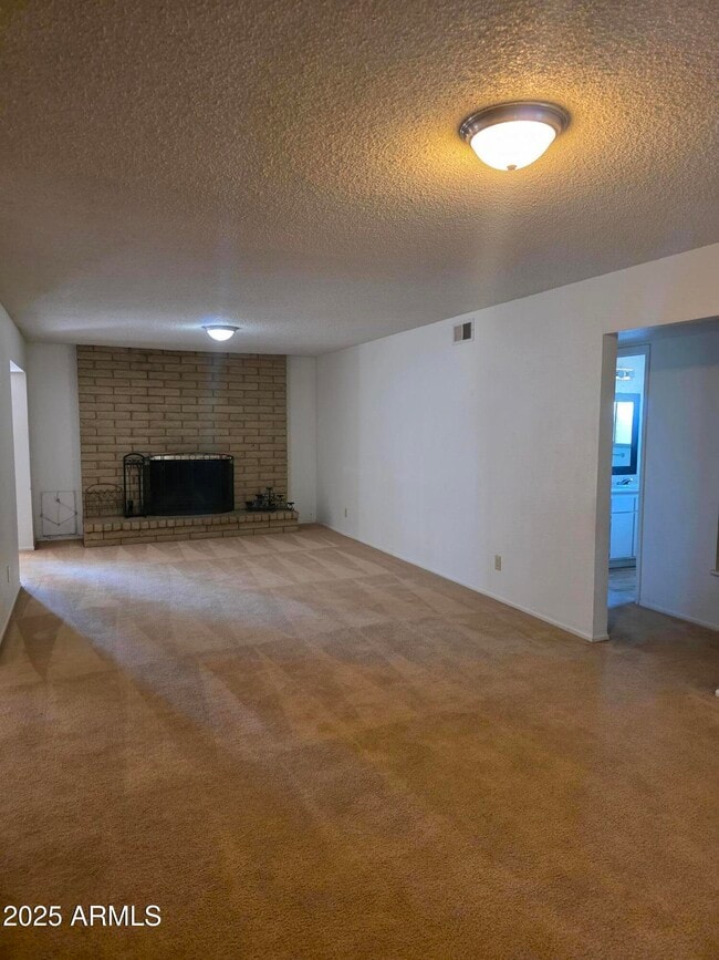 Building Photo - 570 N Villa Nueva Dr
