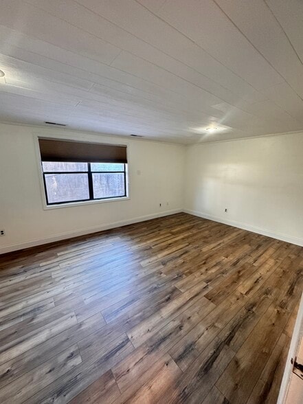 Building Photo - 6409 Granton Ave