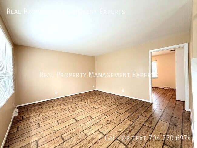 Building Photo - 4008 Irvington Dr