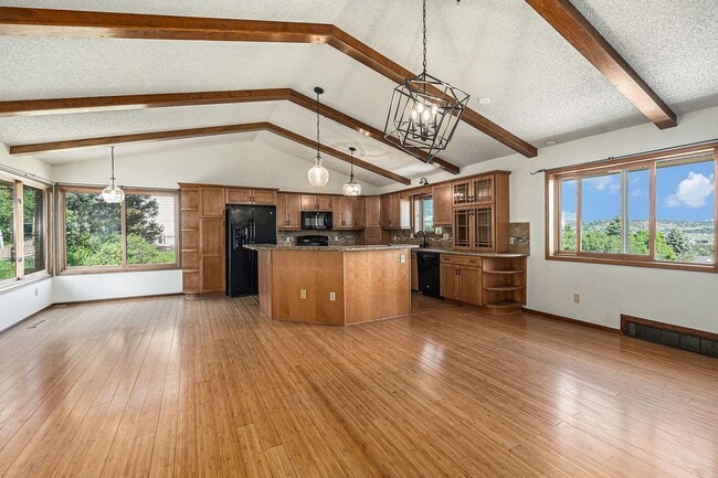 Building Photo - Big*Open*Private*Custom Home in Pinecliff D#20
