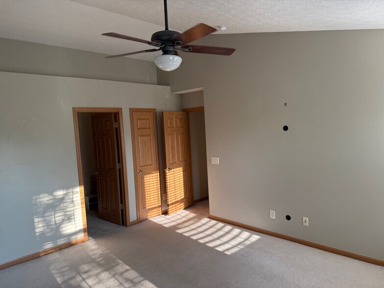 Master Bedroom - 6186 New Albany Rd W