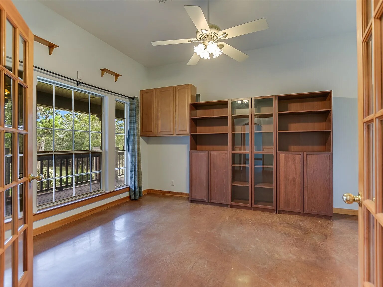 Building Photo - 1010 Foothills Dr