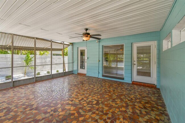 Building Photo - 610 Bosphorous Ave