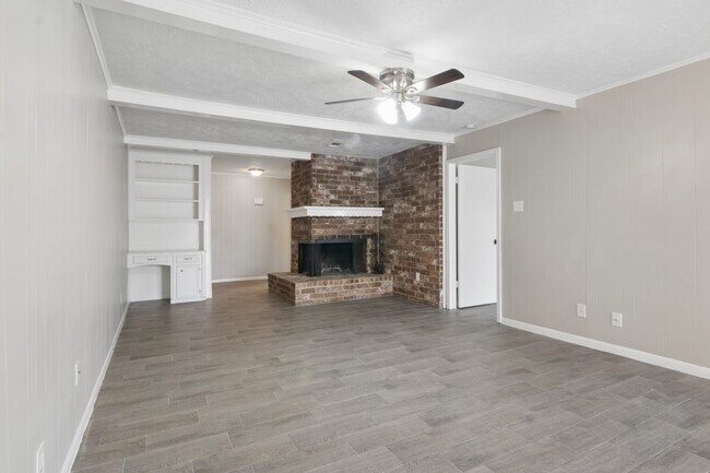 Building Photo - 3215 Palm Desert Ln