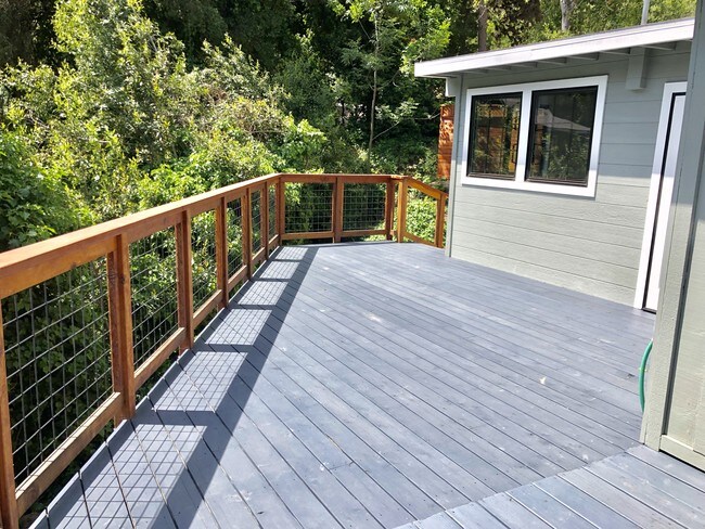 Deck with Outdoor Dining Area - 616 Fernwood Pacific Dr