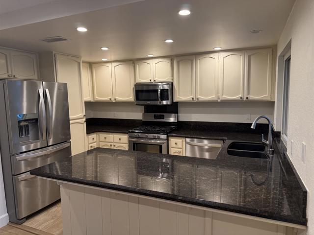 Building Photo - 2471 Nielsen St