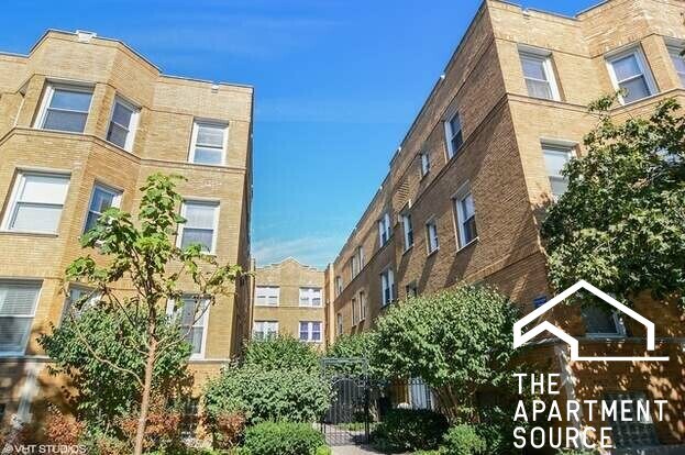 Building Photo - 624 W Roscoe St