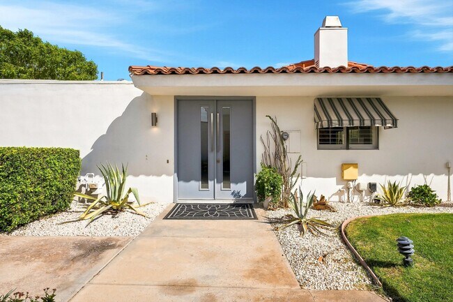 Building Photo - 78025 Lago Dr